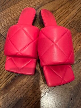 Bottega Veneta Quilted Lido Leather Slide sandal Sz 38 US Sz 8 Red